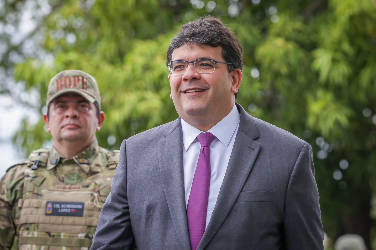 Governado Rafael Fonteles e o Comandante Scheiwann Scheleiden Lopes