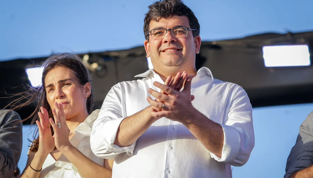 Governador ao lado da Primeira-dama