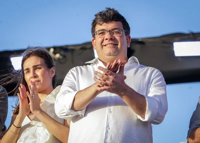 Governador ao lado da Primeira-dama