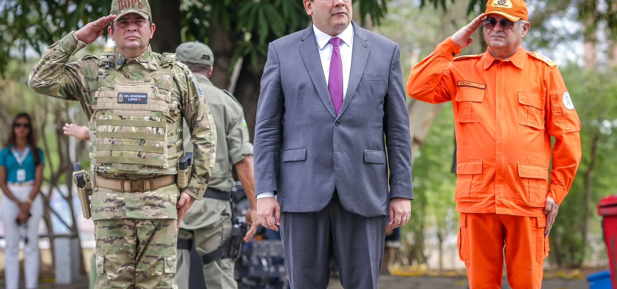 Governador Rafael Fonteles recebe honrarias da Polícia Militar