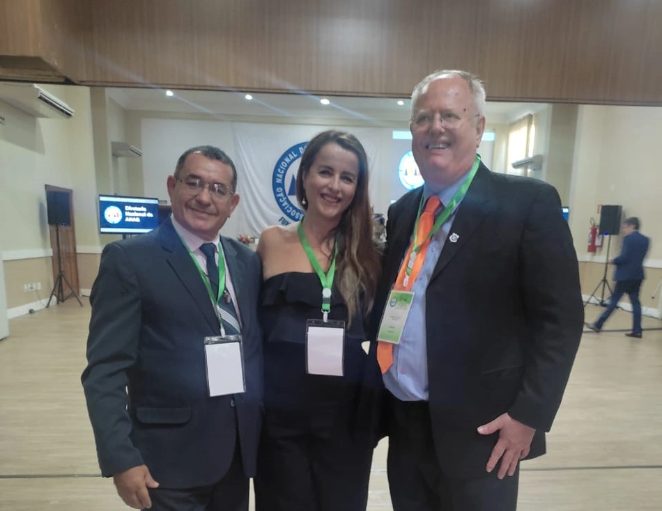 Hermenegildo ao lado de Cassandra e Carlos Otavio Schneider (presidente da ANAB Nacional)