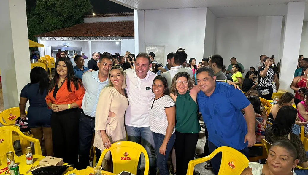 Jeová Alencar em confraternização com amigos