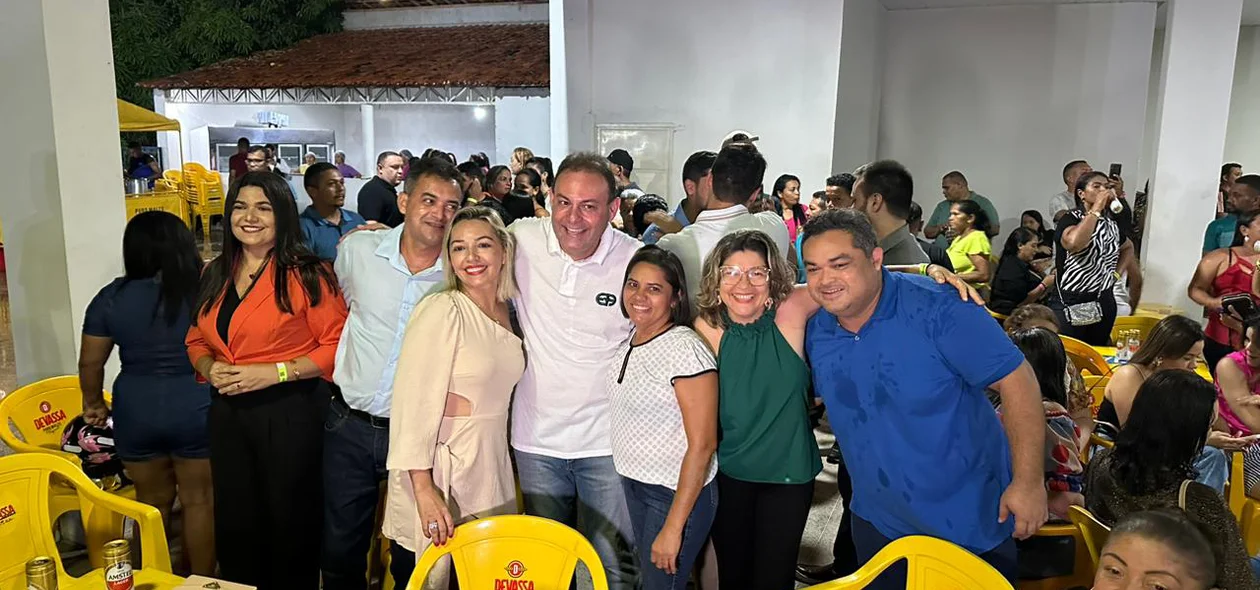 Jeová Alencar em confraternização com amigos