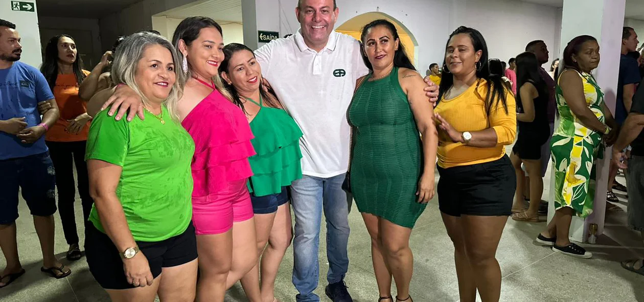 Jeová Alencar reúne apoiadores em confraternização na zona sul de Teresina