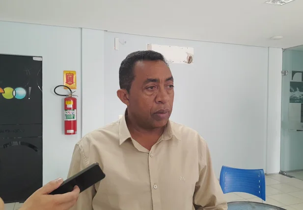 Joel Rodrigues durante encontro para o início da montagem do plano de governo do pré-candidato Sílvio Mendes