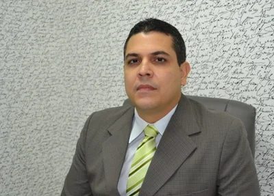 Juiz Heliomar Rios Ferreira