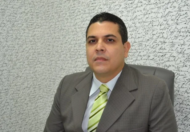 Juiz Heliomar Rios Ferreira