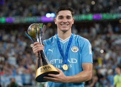 Julián Álvarez cchegou ao 14º título na carreira profissional ao conquistar o Mundial de Clubes 2023