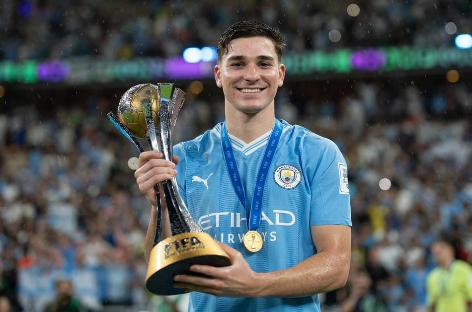 Julián Álvarez cchegou ao 14º título na carreira profissional ao conquistar o Mundial de Clubes 2023
