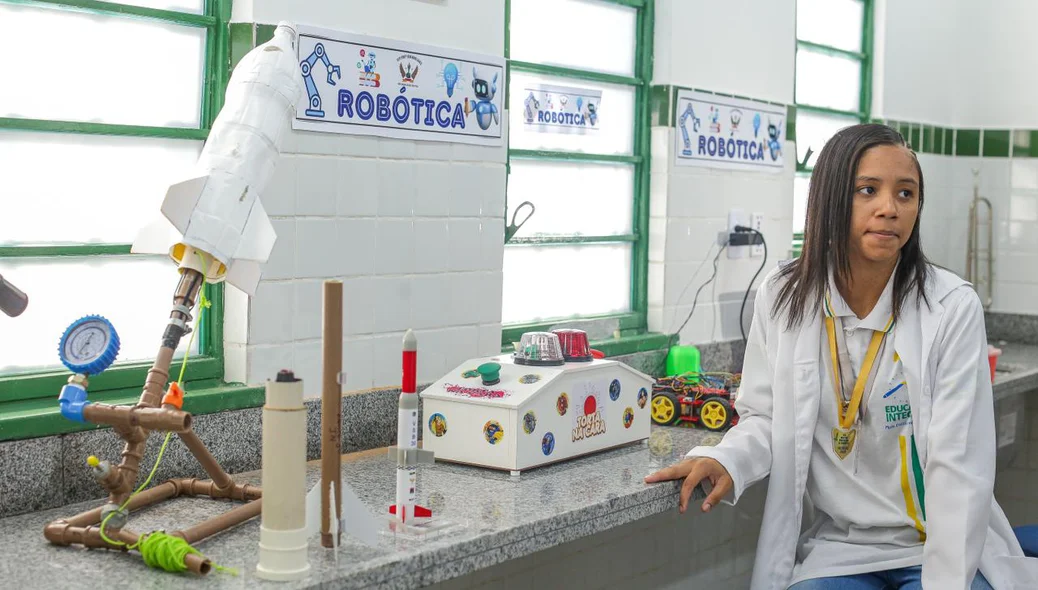 Ana Vitória, aluna do 2º ano do Ensino Médio falou em nome do corpo de alunos durante a solenidade de entrega
