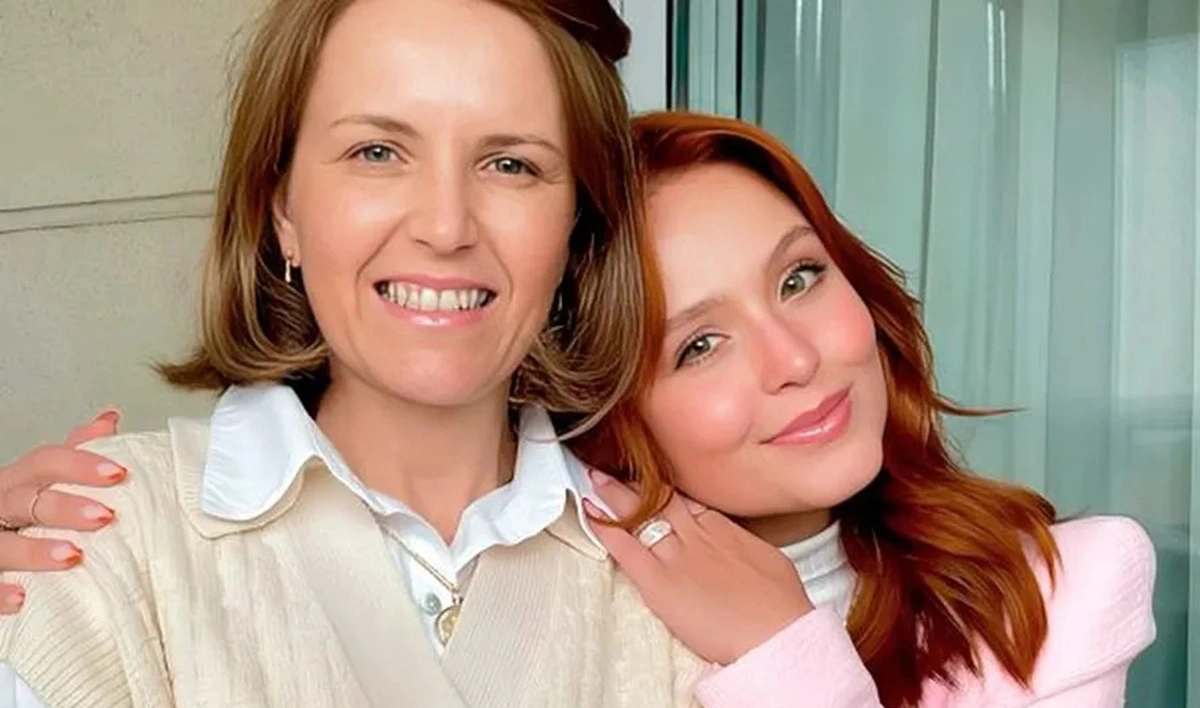 Larissa Manoela e sua mãe