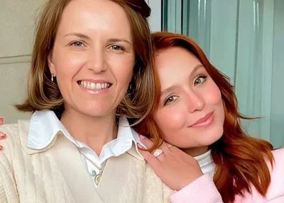 Larissa Manoela e sua mãe