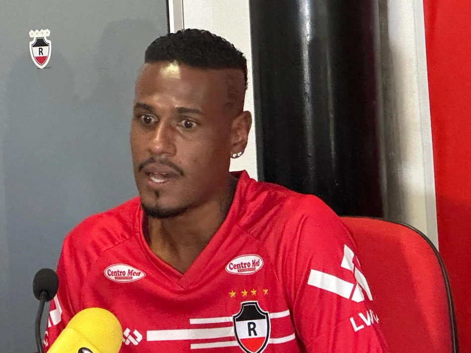 Leandro Amaro, zagueiro do River