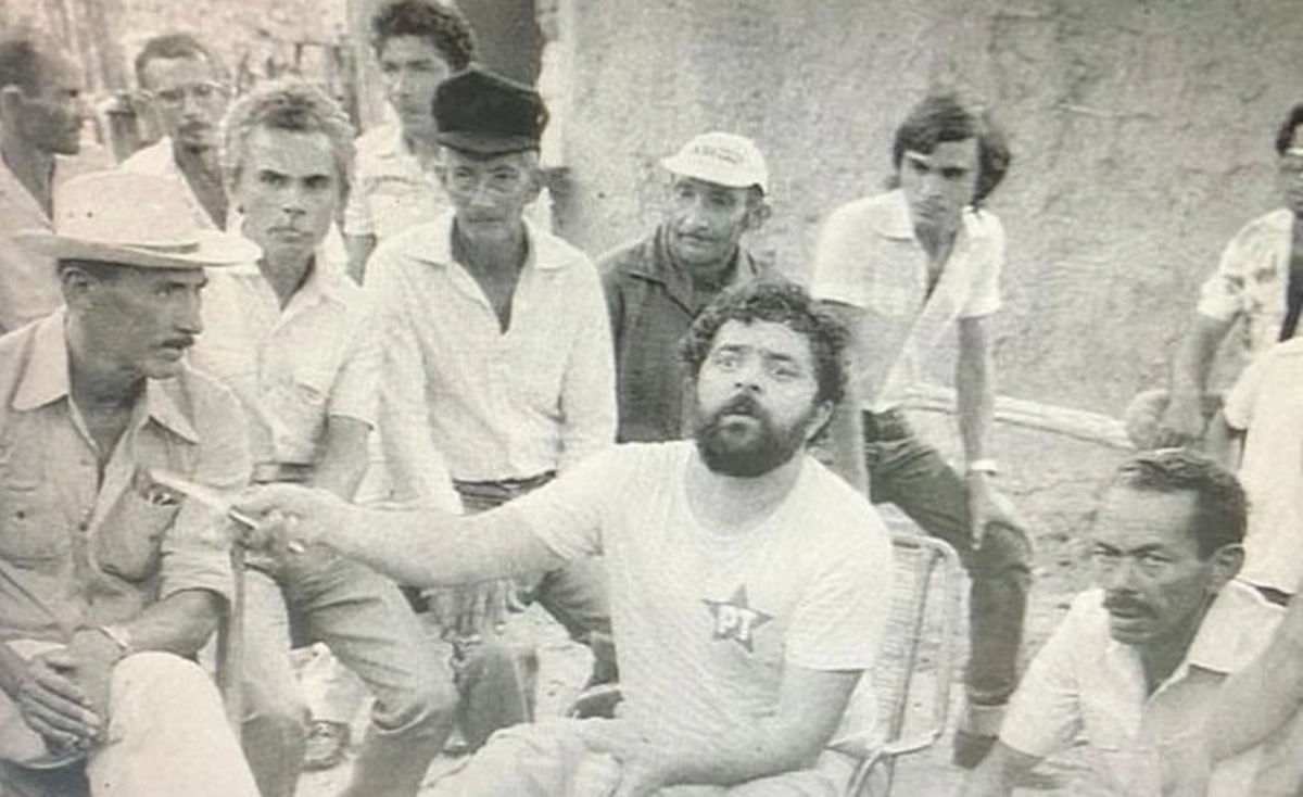 Lula ao lado dos fundadores do PT
