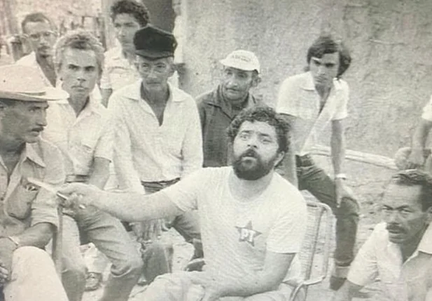 Lula ao lado dos fundadores do PT