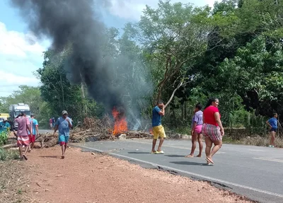 Manifestantes protestaram por conta da falta de energia em União