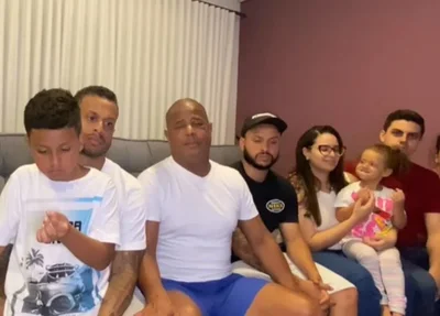 Marcelinho Carioca apareceu em vídeo ao lado da família