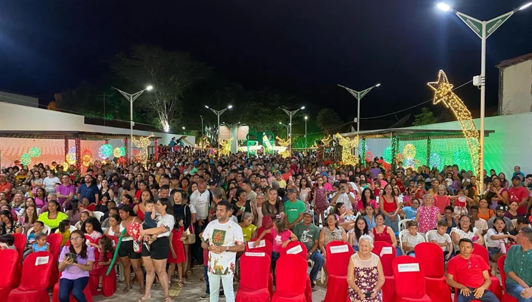 Milhares de pessoas compareceram ao local