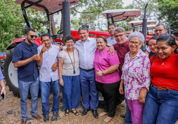 Ministro Wellington Dias participou da entrega dos maquinários