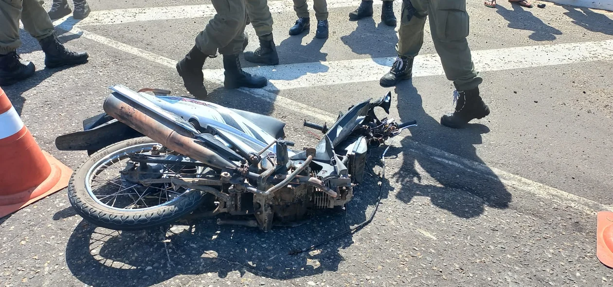 Moto foi partida ao meio