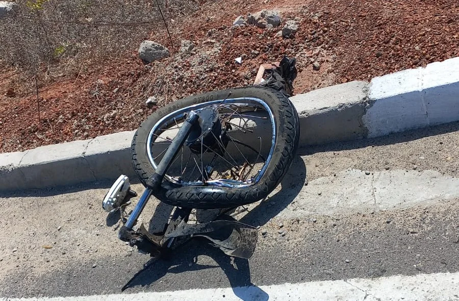Moto foi partida ao meio