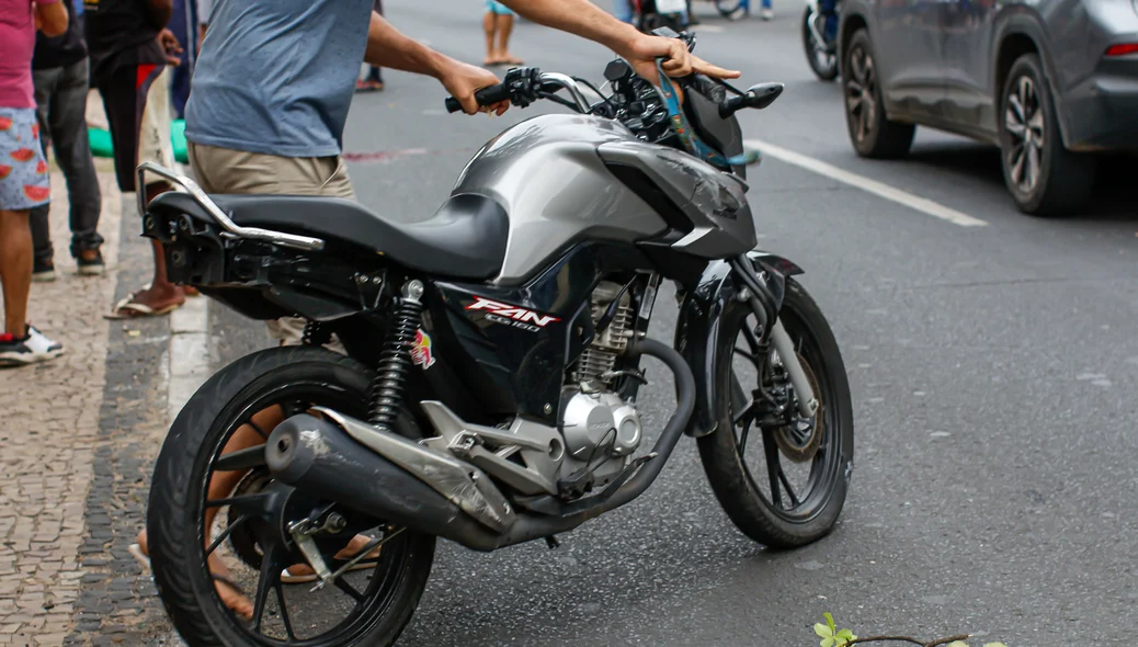 Motocicleta da vítima que veio a óbito