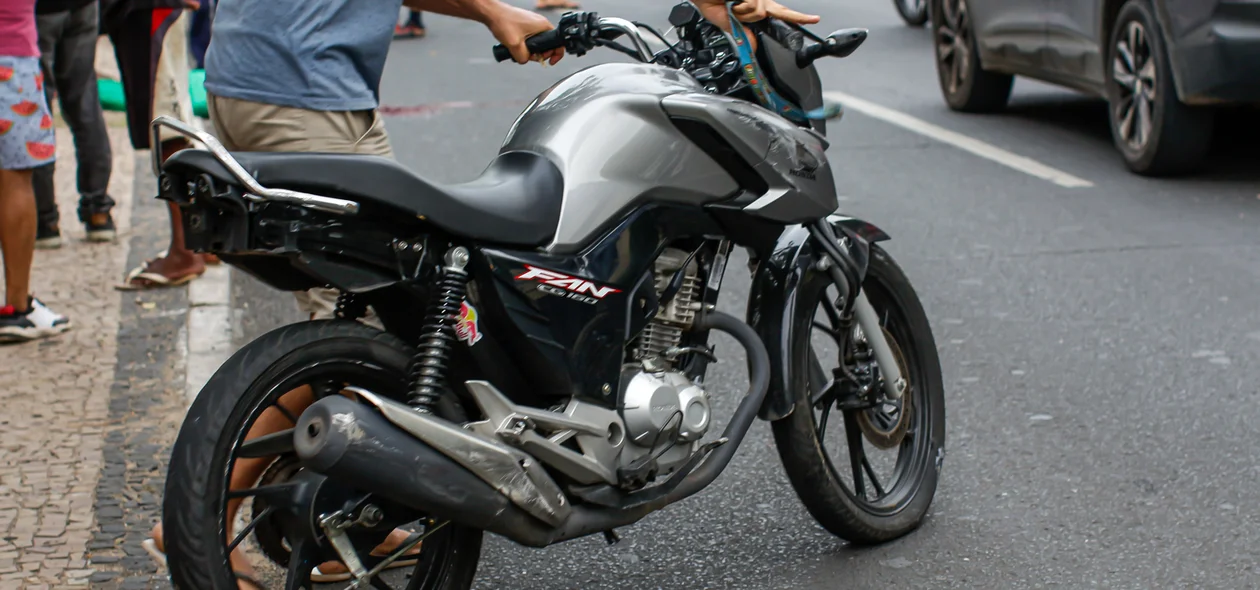 Motocicleta da vítima que veio a óbito