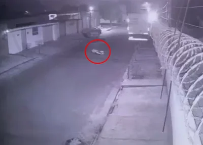 Motorista de aplicativo caído após ser baleado