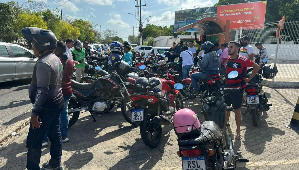 Motoristas indignados, especialmente após o assassinato de Marcos Venício Cordeiro Silva Filho nesse domingo (10)