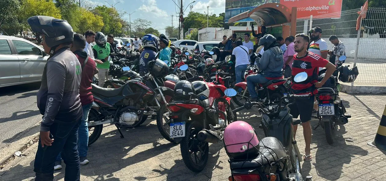 Motoristas indignados, especialmente após o assassinato de Marcos Venício Cordeiro Silva Filho nesse domingo (10)