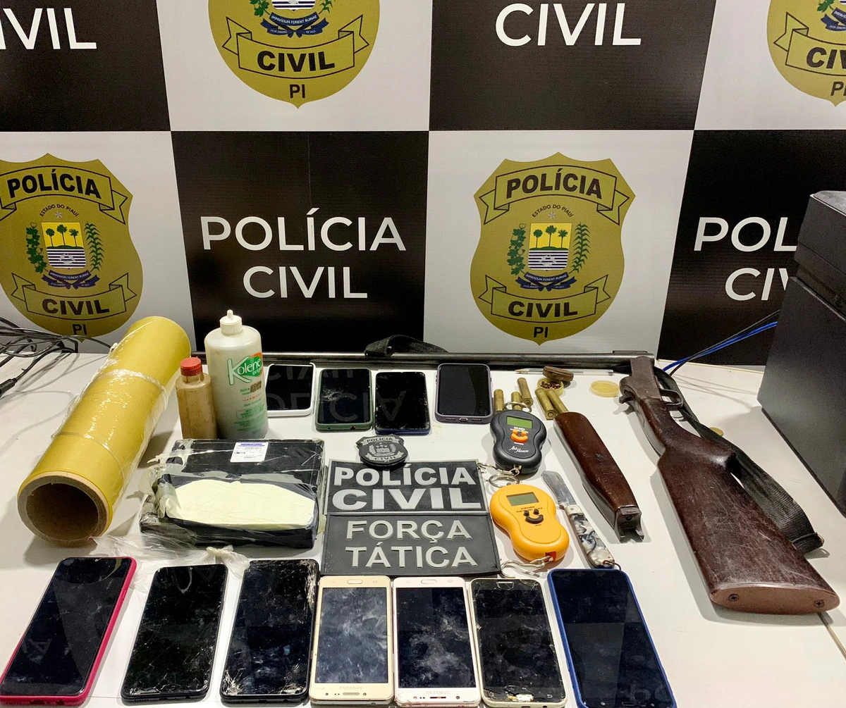 Na ocasião foram apreendidos apetrechos utilizados para o tráfico