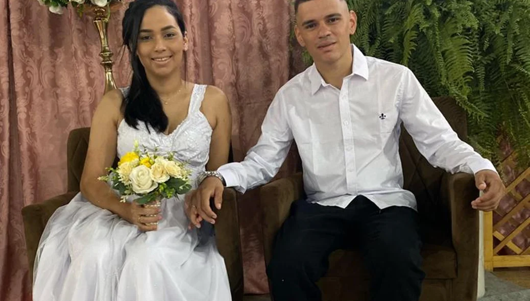Noivos que se casaram durante a cerimônia