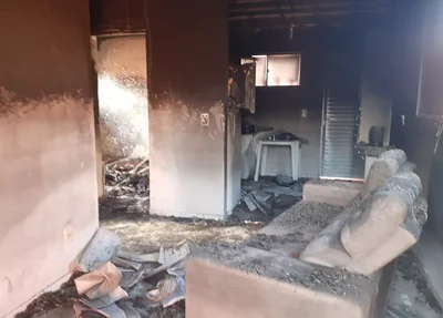 O criminoso ateou fogo na casa da vítima