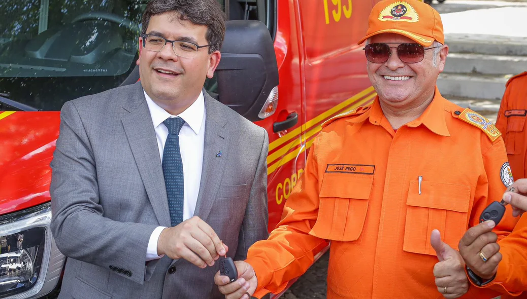 O Governo do Estado também entregou duas novas ambulâncias para o Corpo de Bombeiros Militar