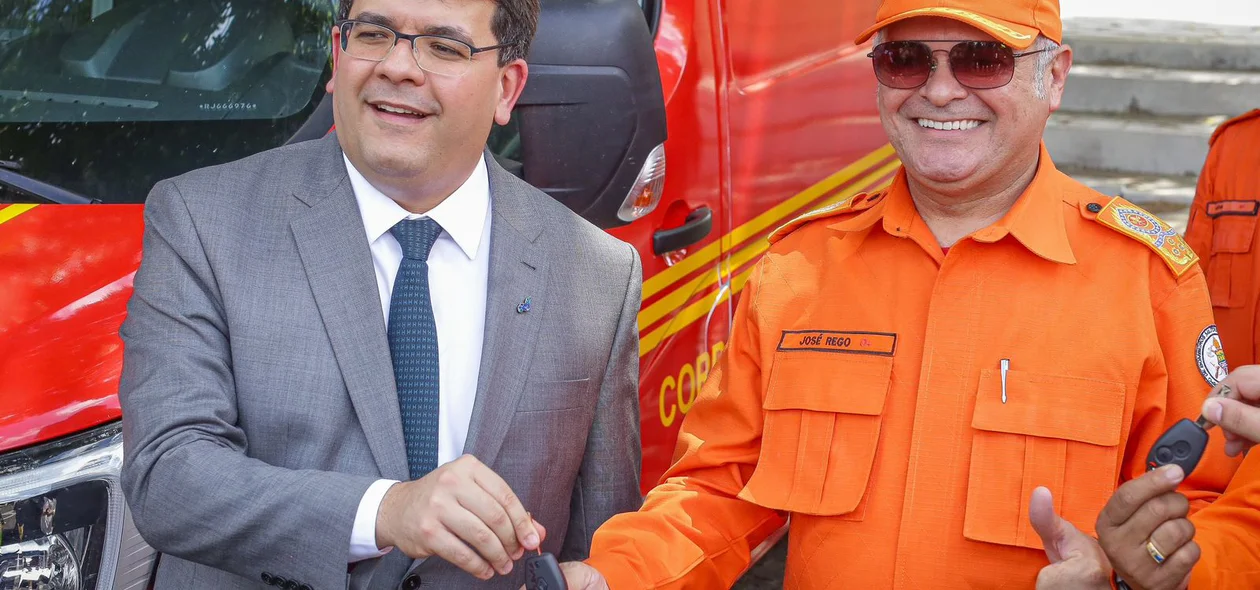 O Governo do Estado também entregou duas novas ambulâncias para o Corpo de Bombeiros Militar
