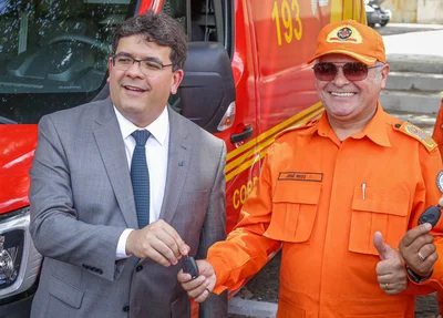 O Governo do Estado também entregou duas novas ambulâncias para o Corpo de Bombeiros Militar