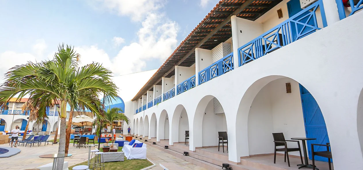 O hotel também tem serviços como bar e restaurante