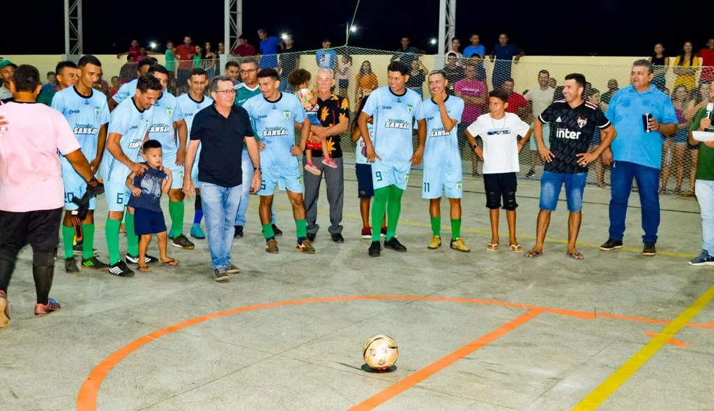 O prefeito Genival Bezerra inaugurou o Ginásio Poliesportivo