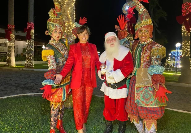 Papai Noel com a prefeita de Esperantina