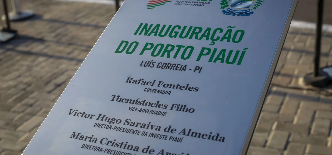 Placa de inauguração da obra