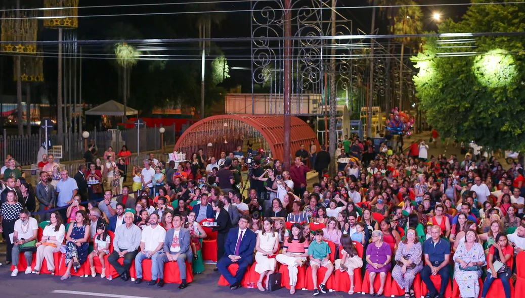 Populares prestigiaram a inauguração