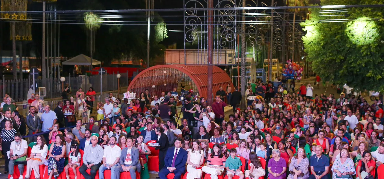 Populares prestigiaram a inauguração