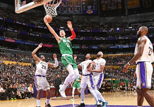 Porzings foi o destaque da partida e liderou as ações do Boston Celtics