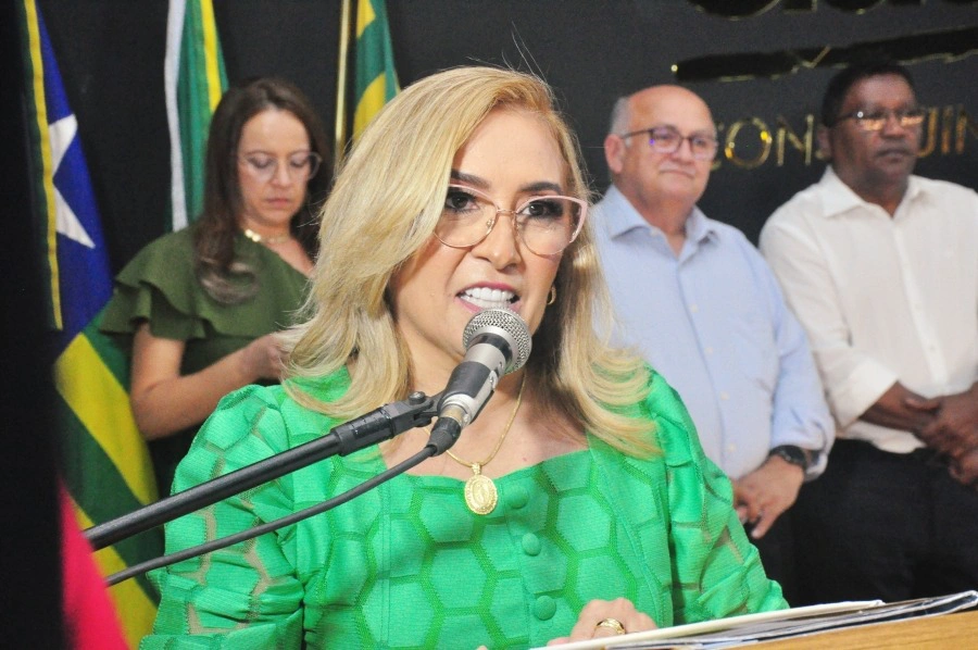 Prefeita Neidinha discursa no Auditório da Educação "Tony Marcos"