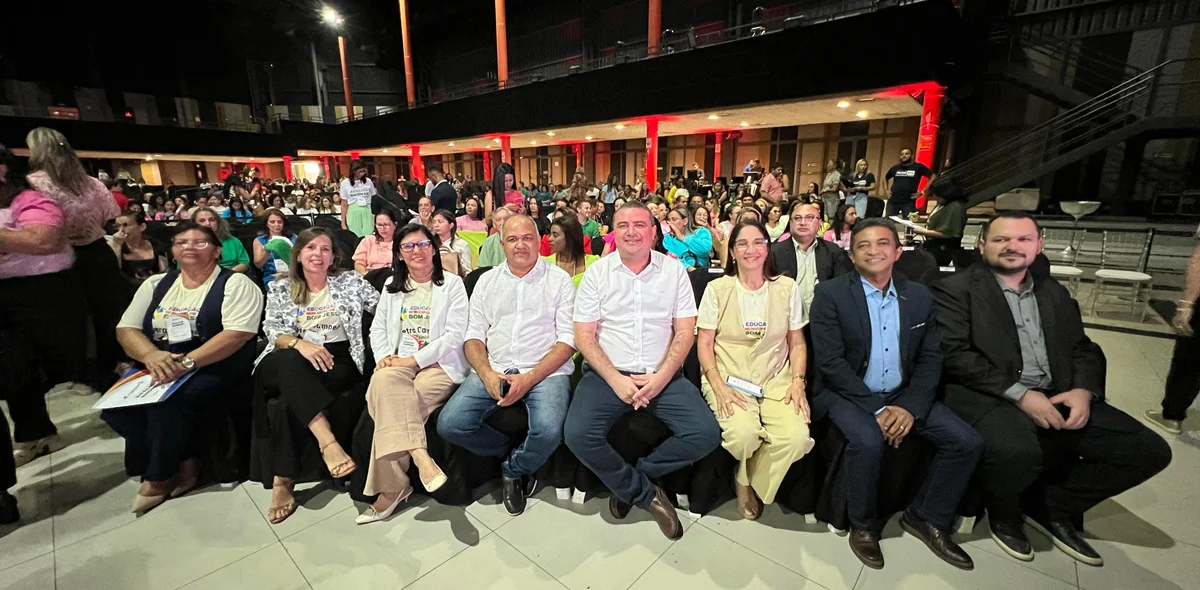 Prefeito de Bom Jesus, Nestor Elvas, juntamente com outros representantes municipais, estiveram presentes