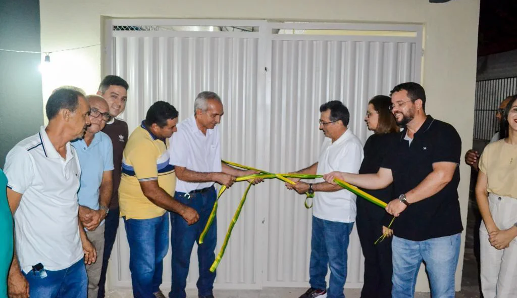 Prefeito Genival Bezerra inaugura ginásio poliesportivo Bernardo Costa Filho