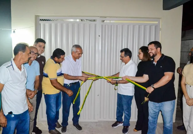 Prefeito Genival Bezerra inaugura ginásio poliesportivo Bernardo Costa Filho