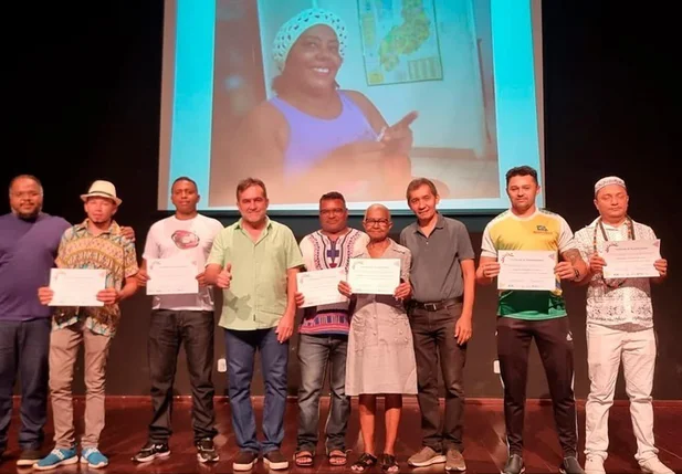 Prefeito José Raimundo na solenidade com a população