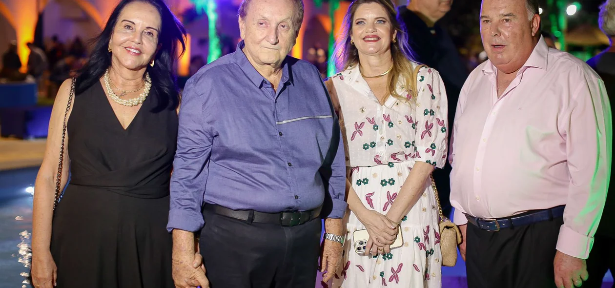 Prefeito Mão Santa, Adalgisa e Gracinha Mão Santa ao lado de Manuel Arrey