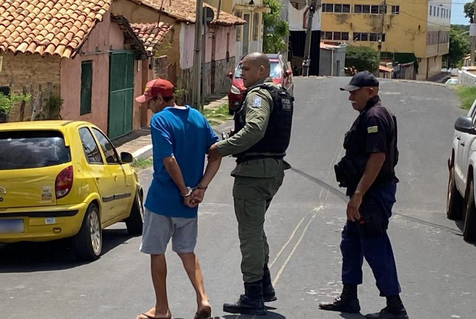 Prisão de homem por posse ilegal de arma